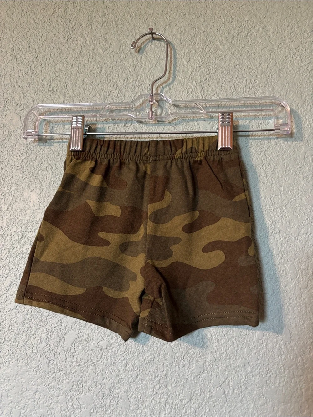 🆕 Carter's Baby Gray Tee and Shorts Set with Green Camo Chameleon, 9 mos - NWT - Picture 5 of 6
